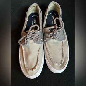 Gently used Men’s Sperry canvas boat shoes. Tan 10.5